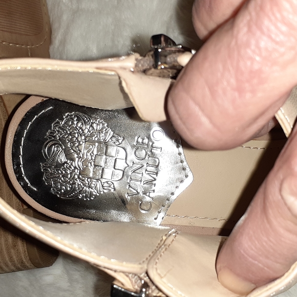 Vince Camuto - Picture 2 of 6